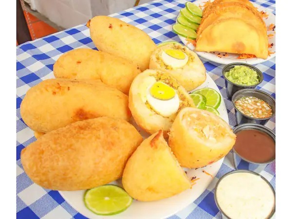 10 EMPANADAS + COCA-COLA 1.5 LITROS
